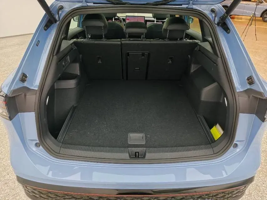 2024 Volkswagen Tiguan L 2.0T 220HP L4 7DCT,autocango,china used car exporter,china ev exporter,chinese used car exporter,chinese used ev exporter