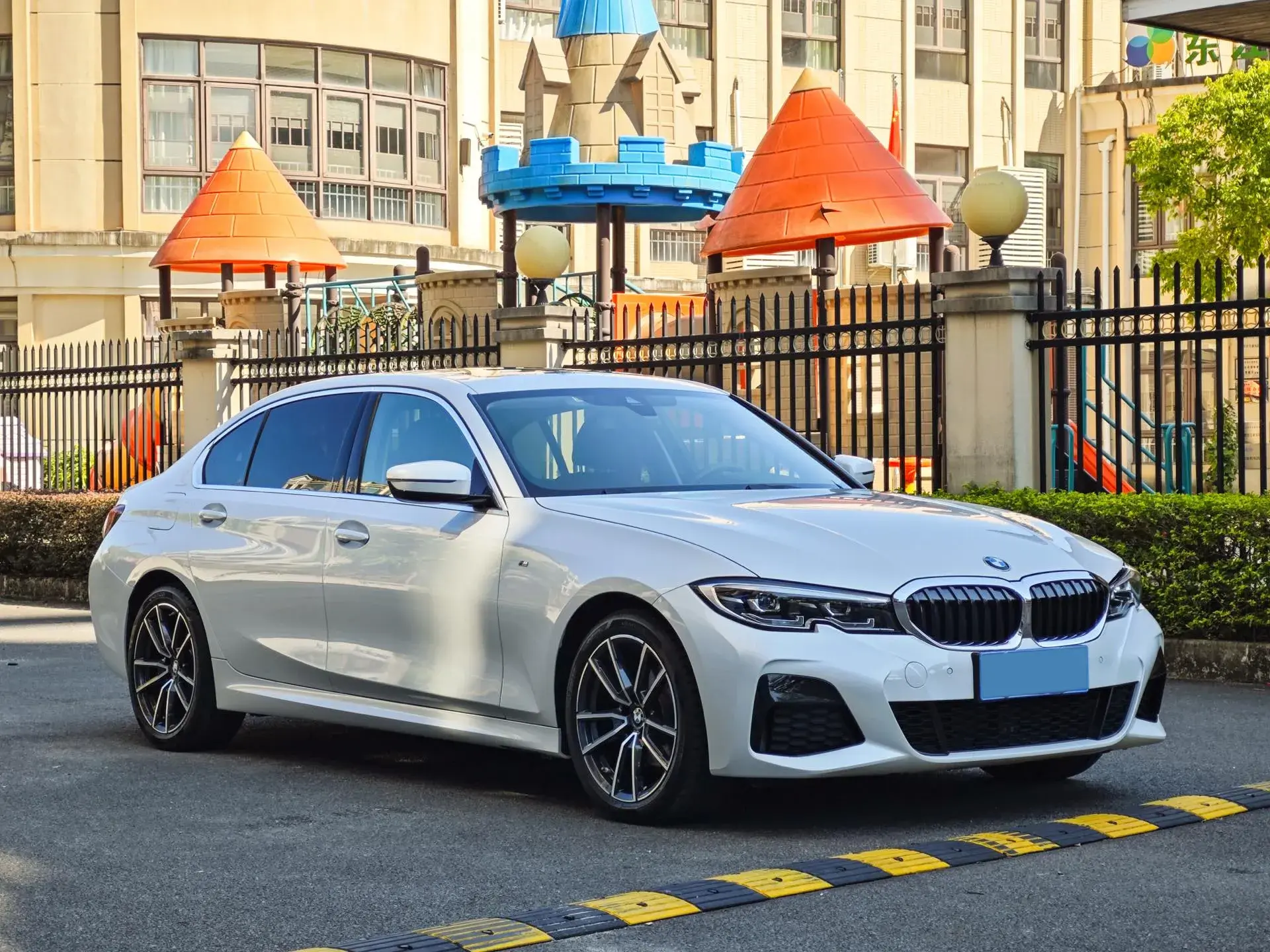 2022 BMW 3 thumbnail 3