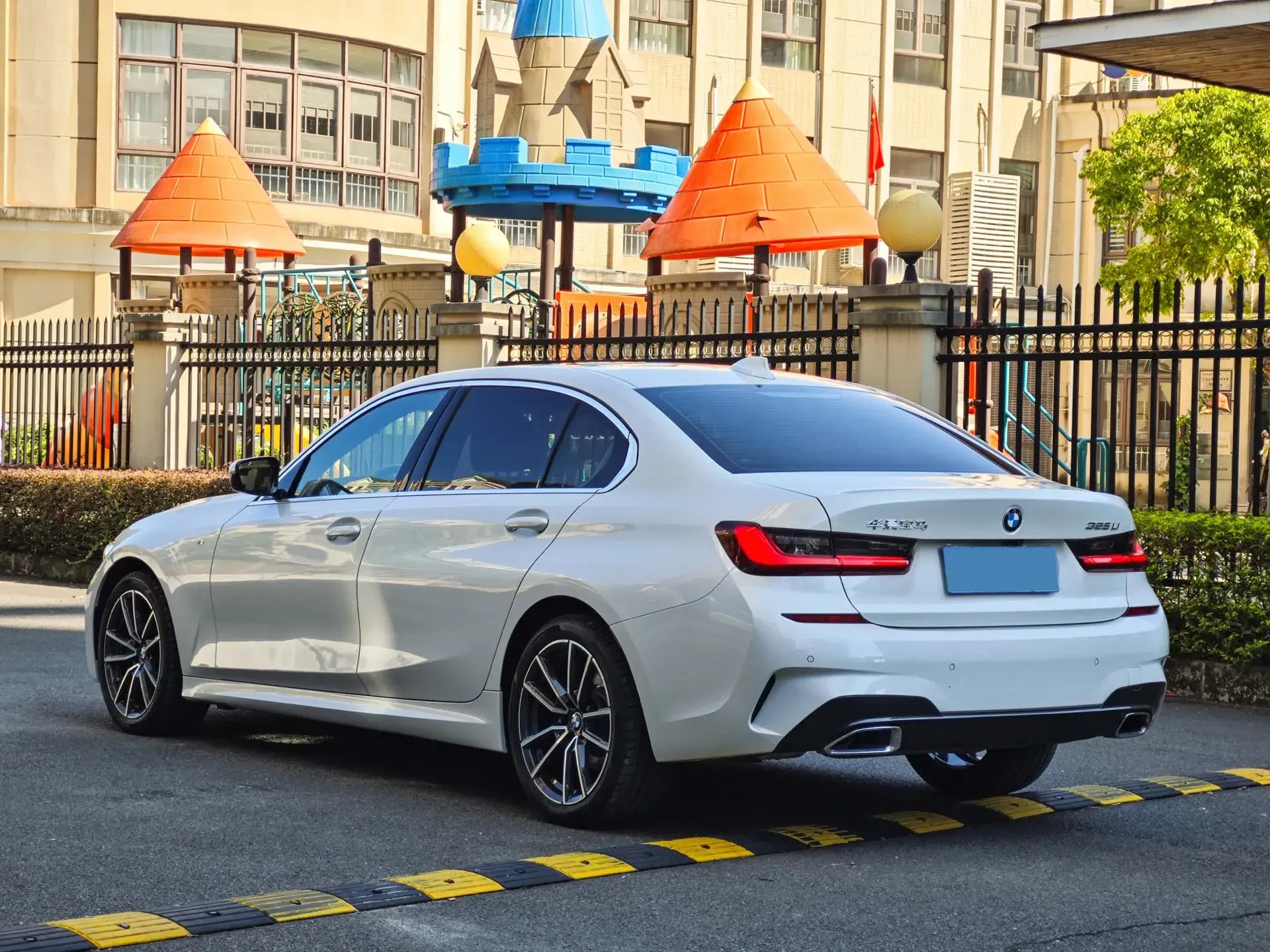 2022 BMW 3 thumbnail 4