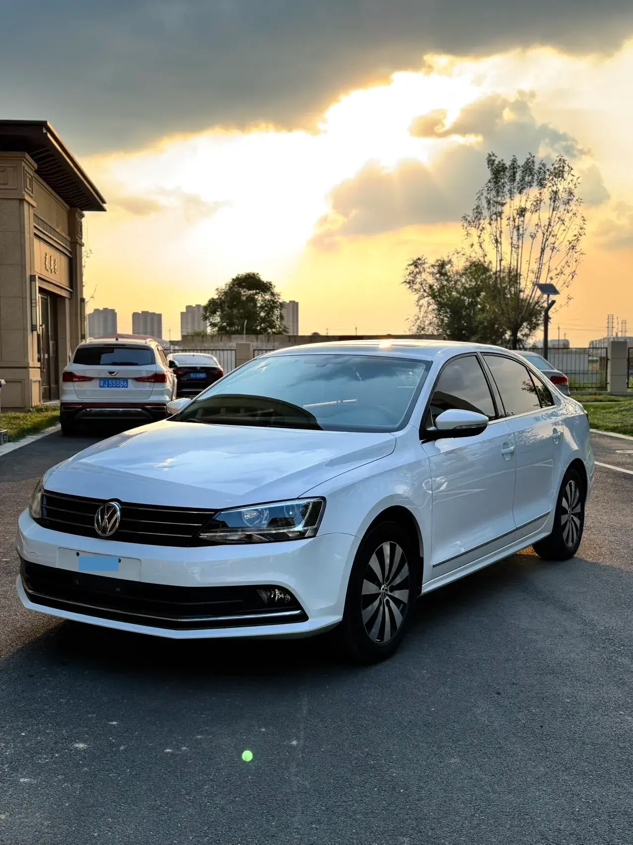 2018 VOLKSWAGEN SAGITAR view 1