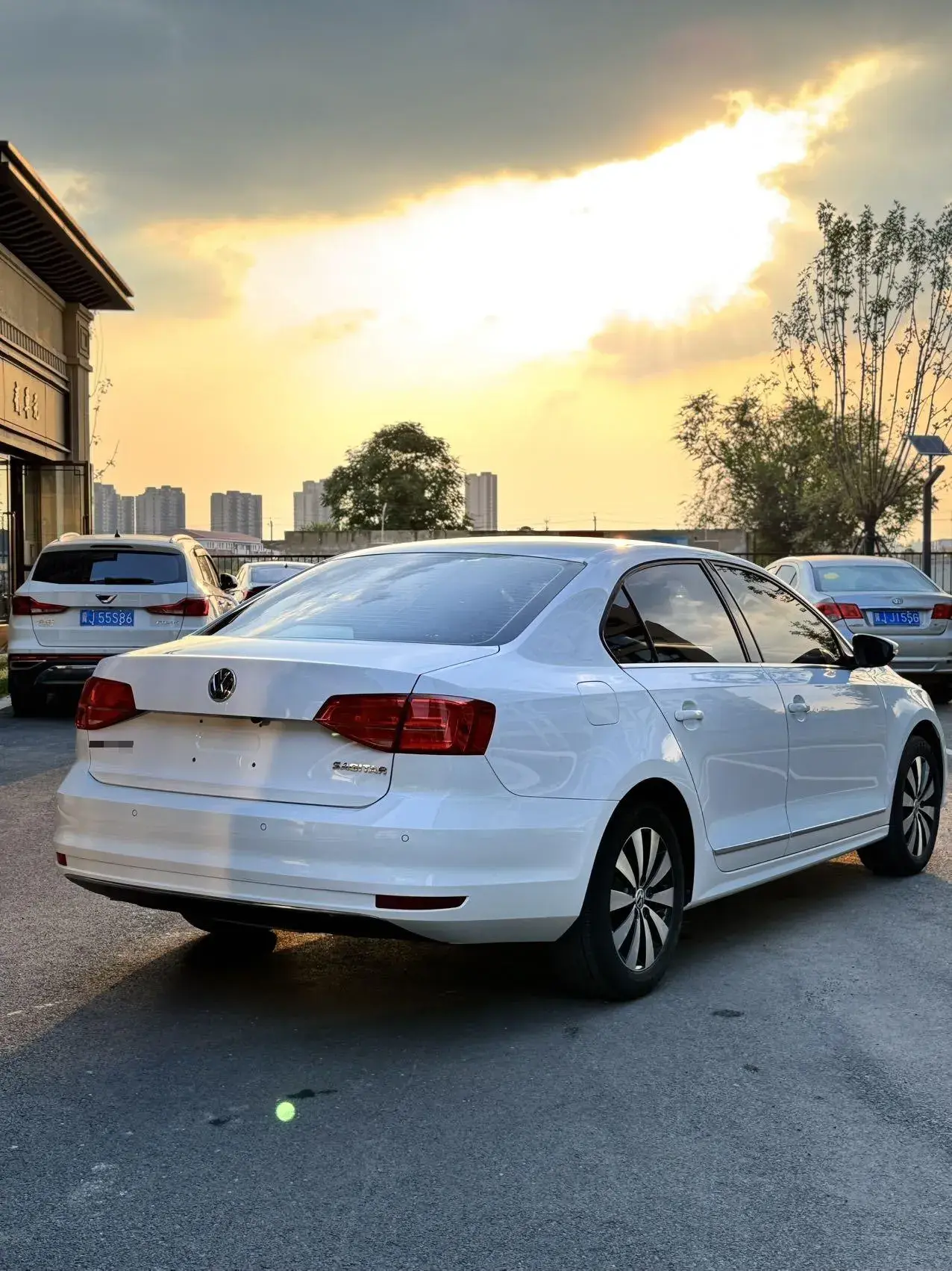 2018 VOLKSWAGEN SAGITAR thumbnail 4