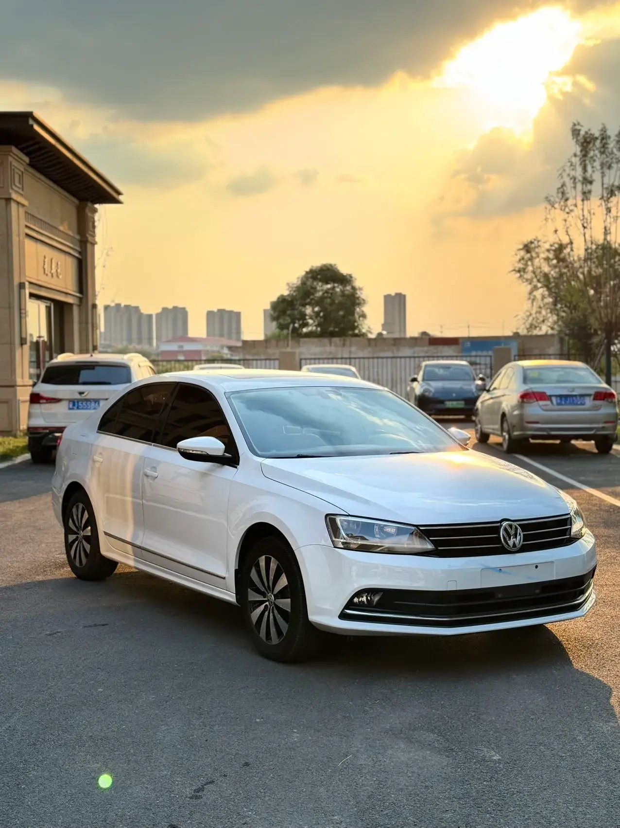 2018 VOLKSWAGEN SAGITAR thumbnail 3