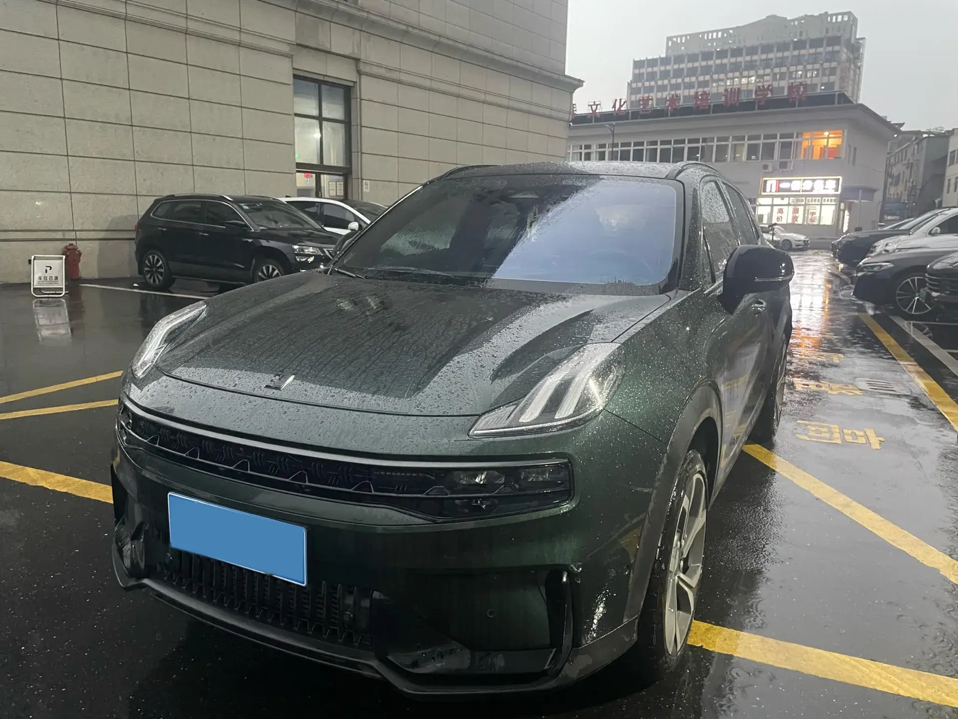 2023 LYNK&CO 06 view 1