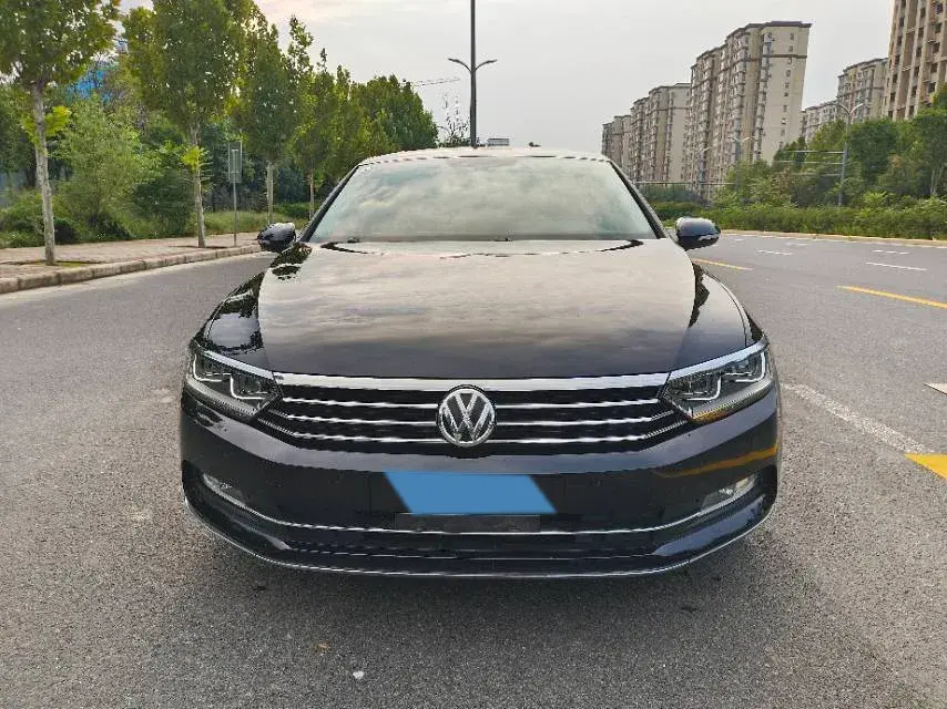 2017 VOLKSWAGEN MAGOTAN thumbnail 2