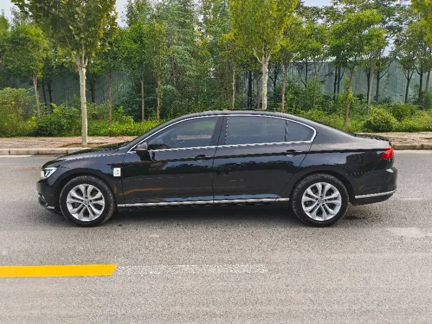 2017 VOLKSWAGEN MAGOTAN thumbnail 4