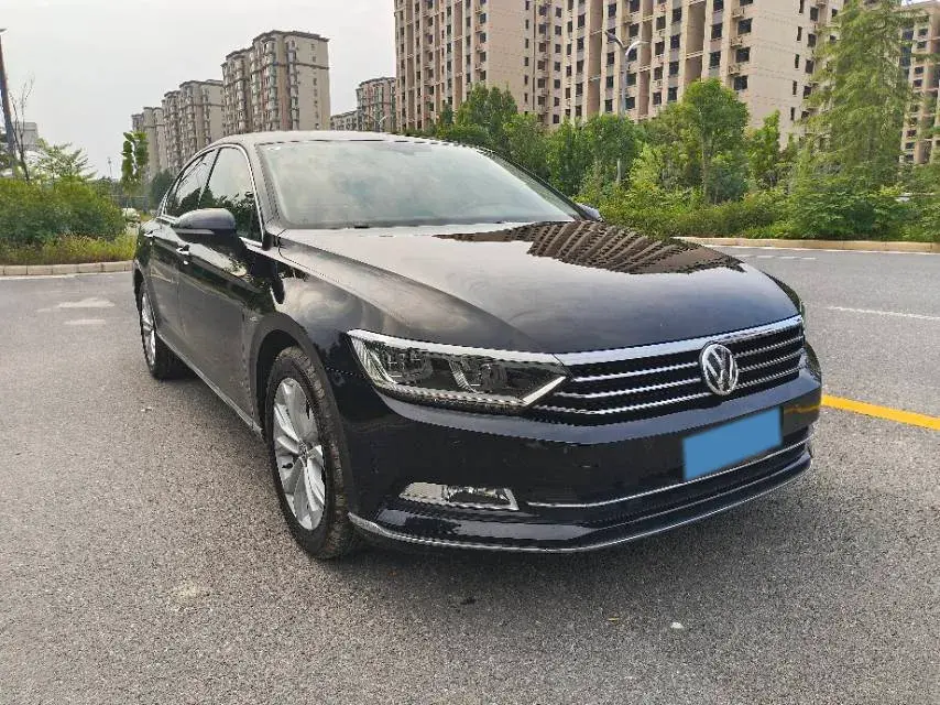 2017 VOLKSWAGEN MAGOTAN thumbnail 3