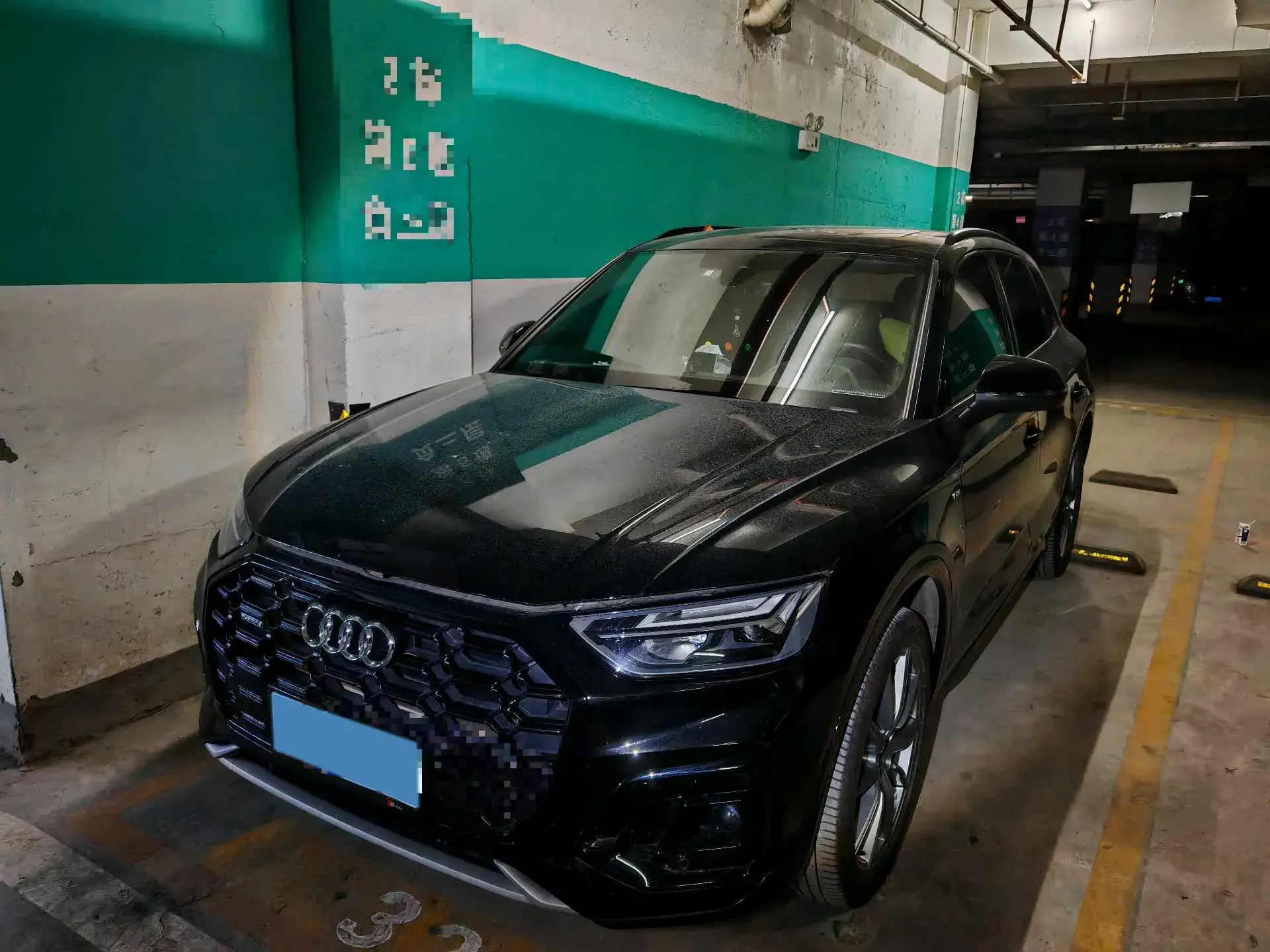 2023 AUDI Q5L view 1