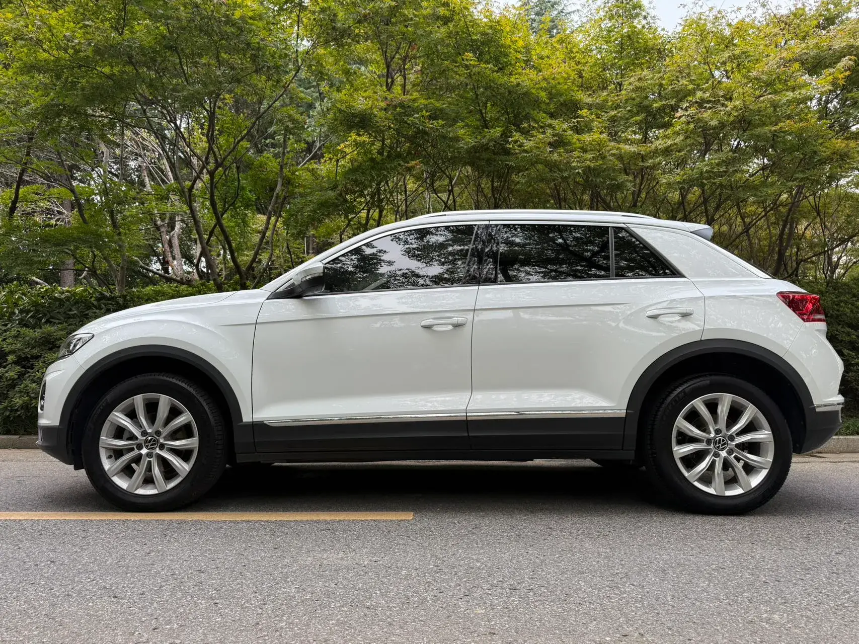2021 VOLKSWAGEN T-ROC thumbnail 3