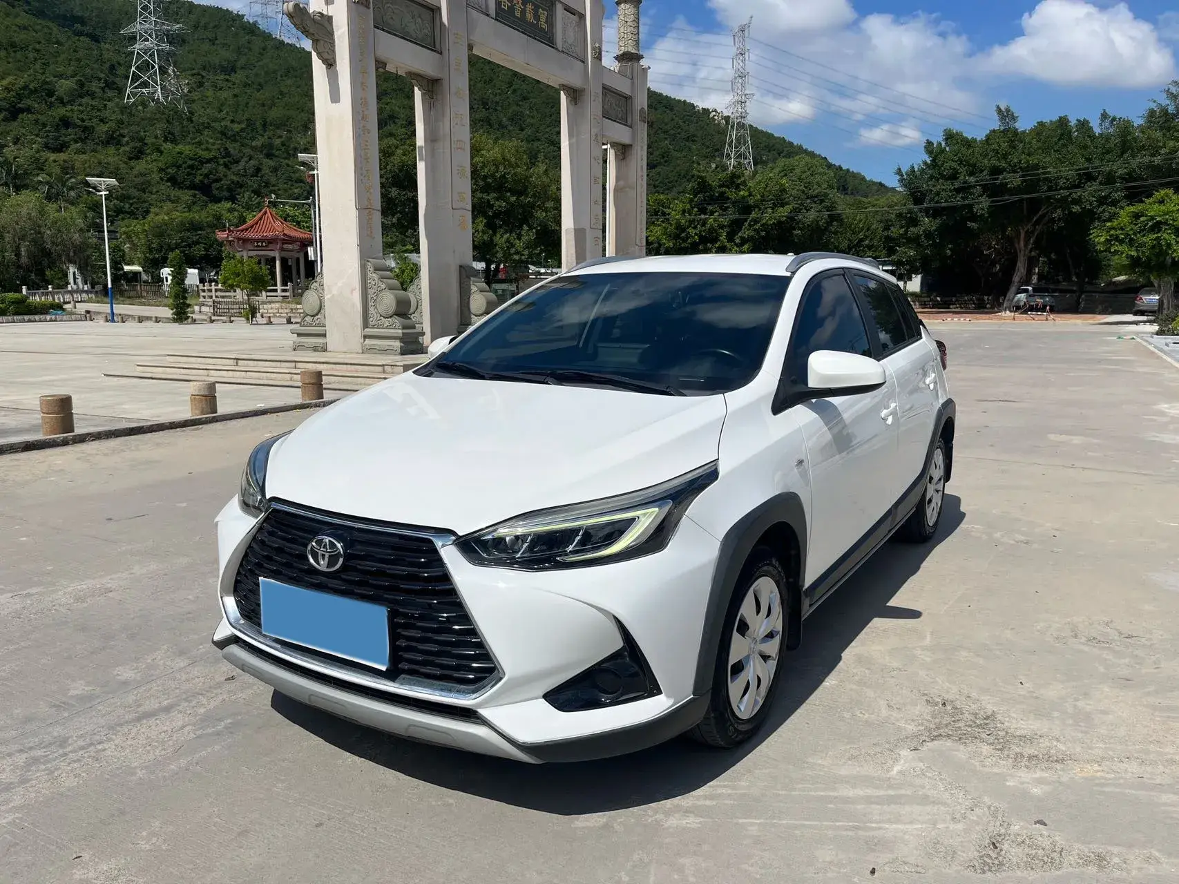 2022 TOYOTA YARIS view 1