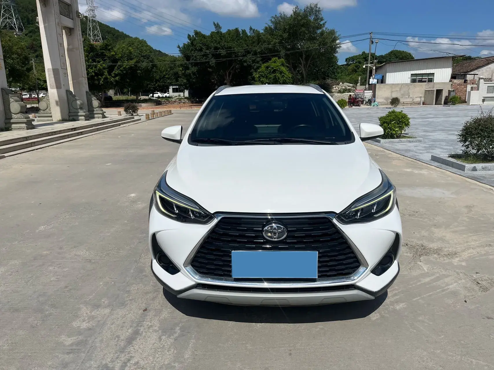 2022 TOYOTA YARIS thumbnail 2