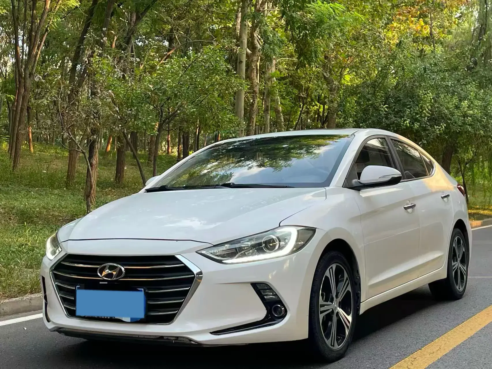 2018 HYUNDAI ELANTRA view 1