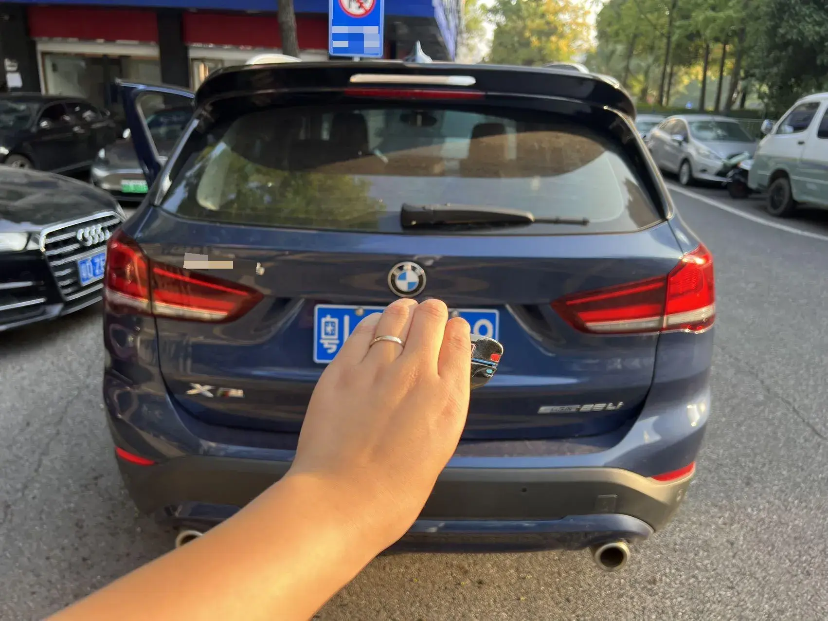 2022 BMW X1 thumbnail 4