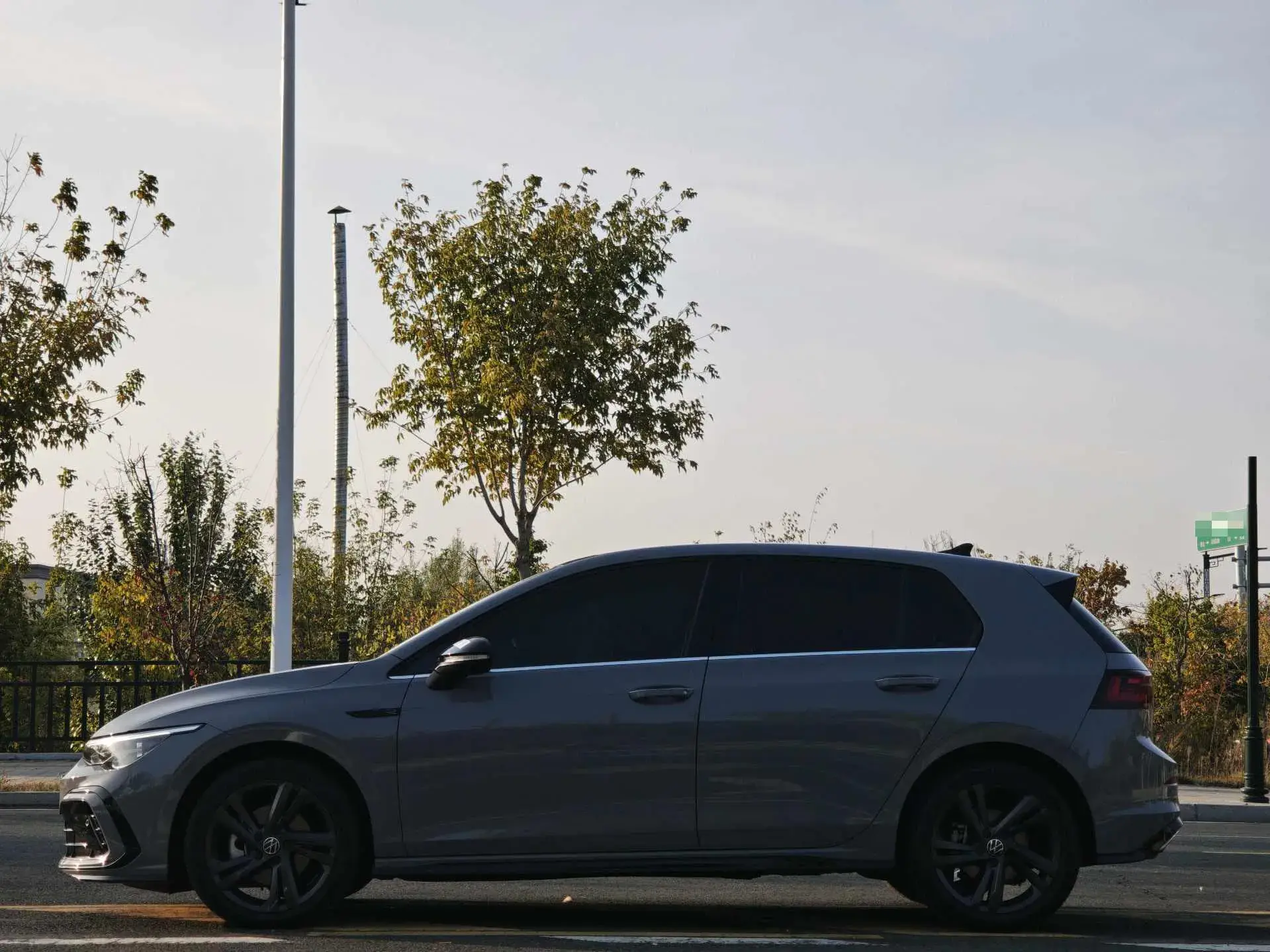 2021 VOLKSWAGEN GOLF thumbnail 4