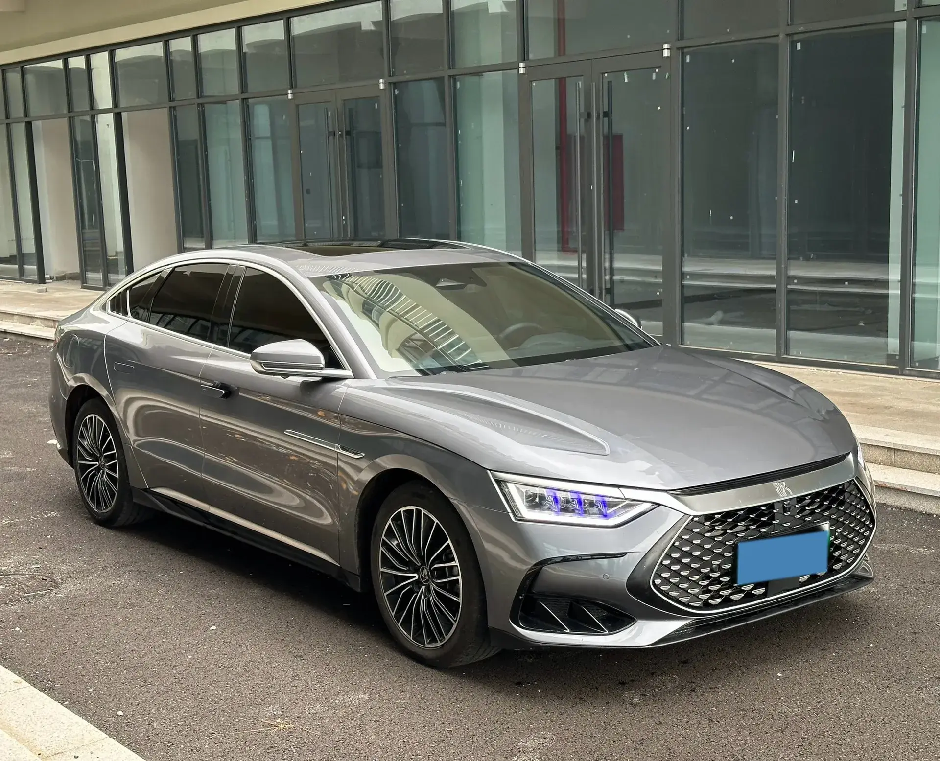 2023 BYD HAN thumbnail 3