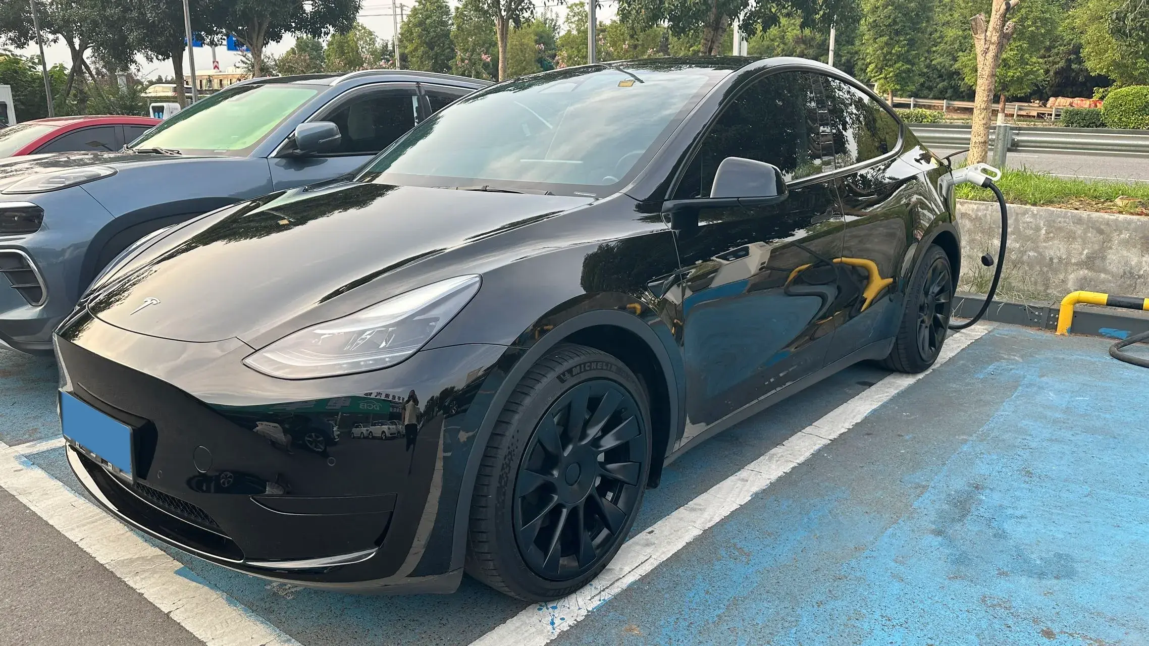 2022 TESLA MODEL view 1