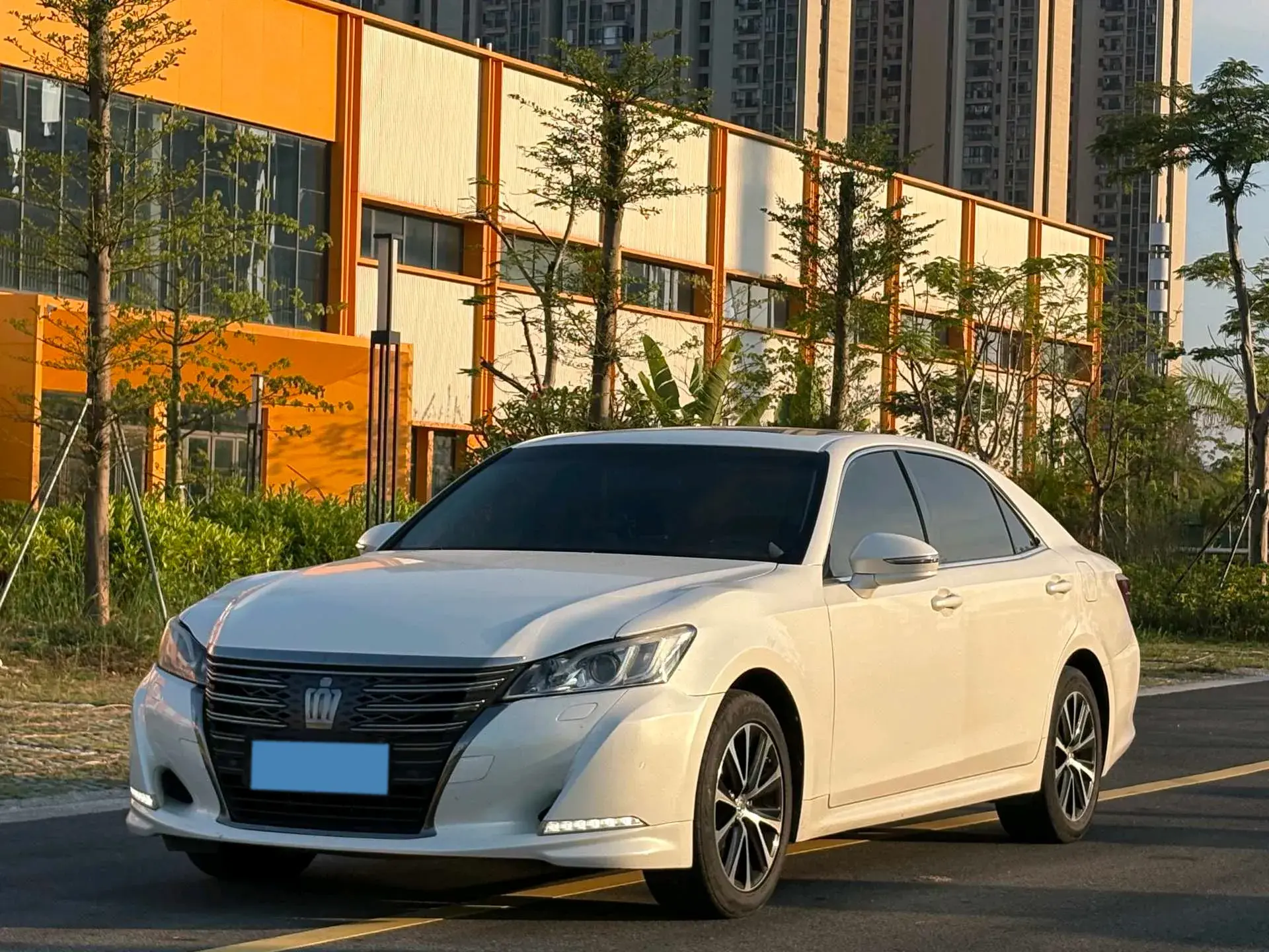 2018 TOYOTA CROWN view 1