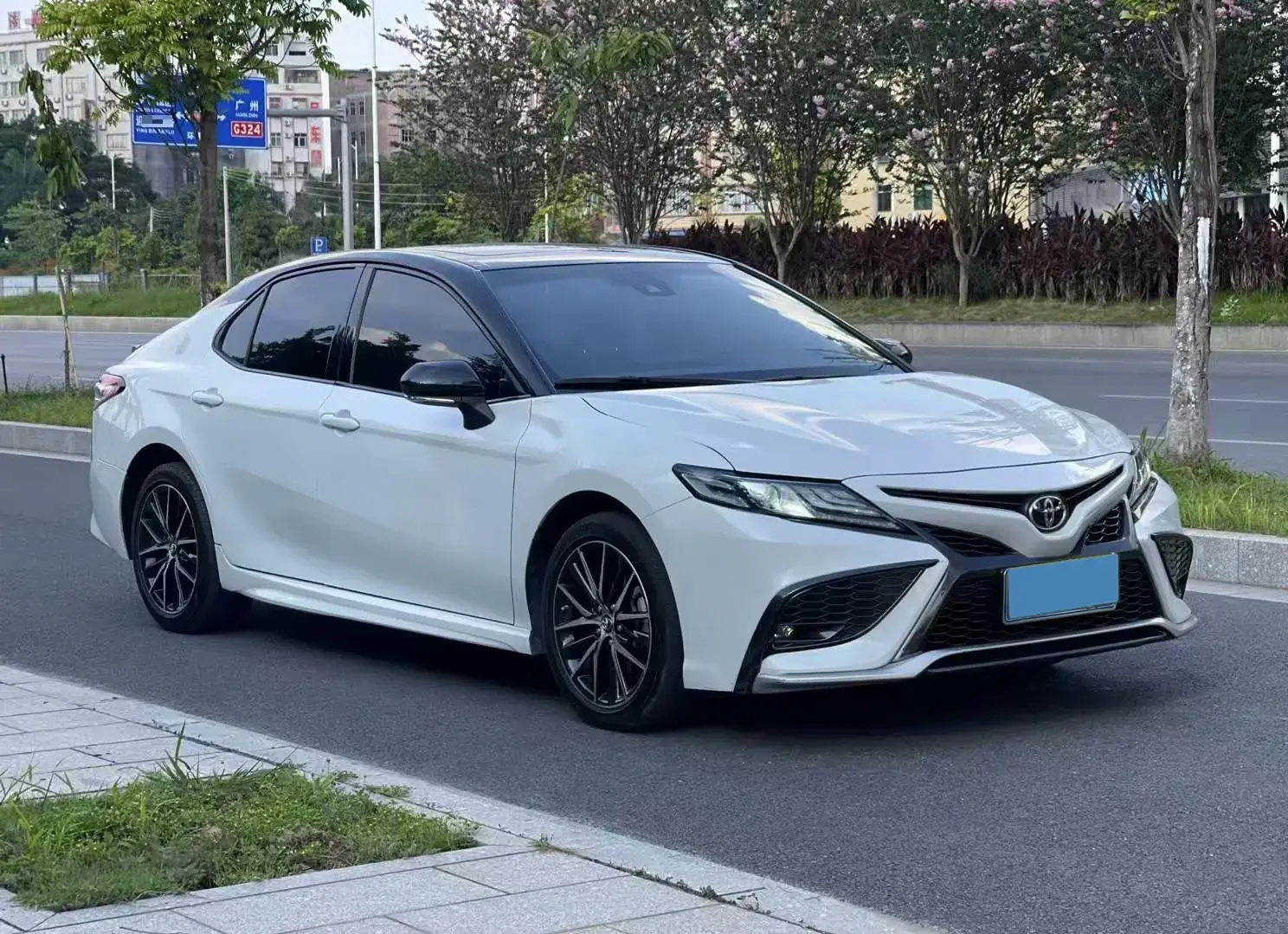 2022 TOYOTA CAMRY thumbnail 2