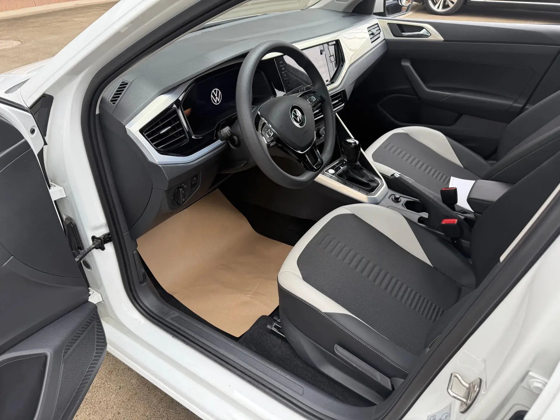 2021 VOLKSWAGEN POLO thumbnail 3