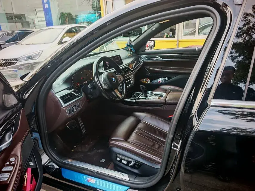 2019 BMW 7 thumbnail 4