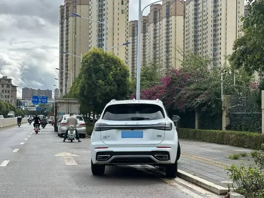 2023 HONGQI HS5 thumbnail 3