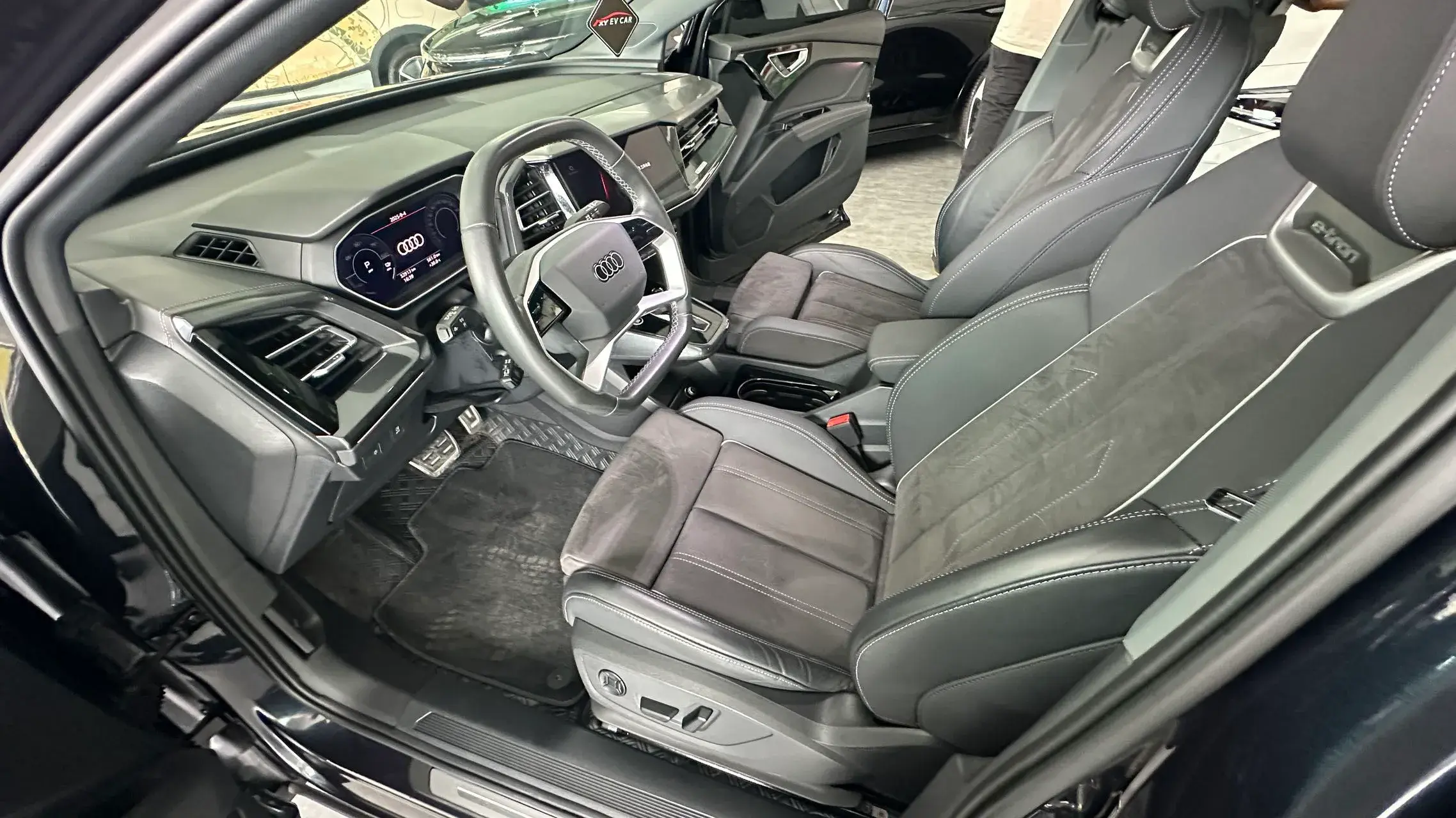 2023 AUDI Q4 thumbnail 2