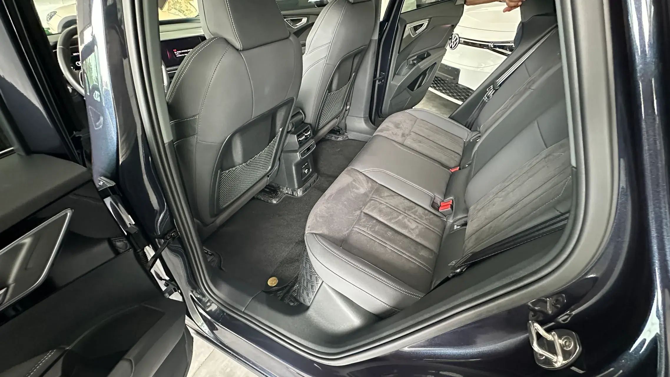 2023 AUDI Q4 thumbnail 3