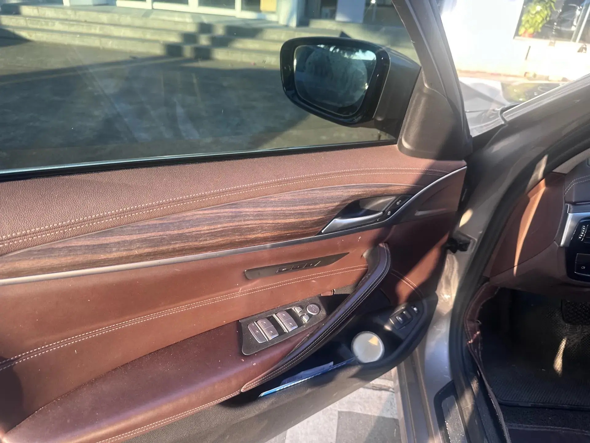 2020 BMW 5 thumbnail 3