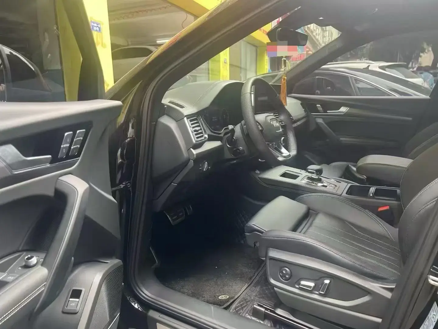 2025 AUDI Q5L thumbnail 3