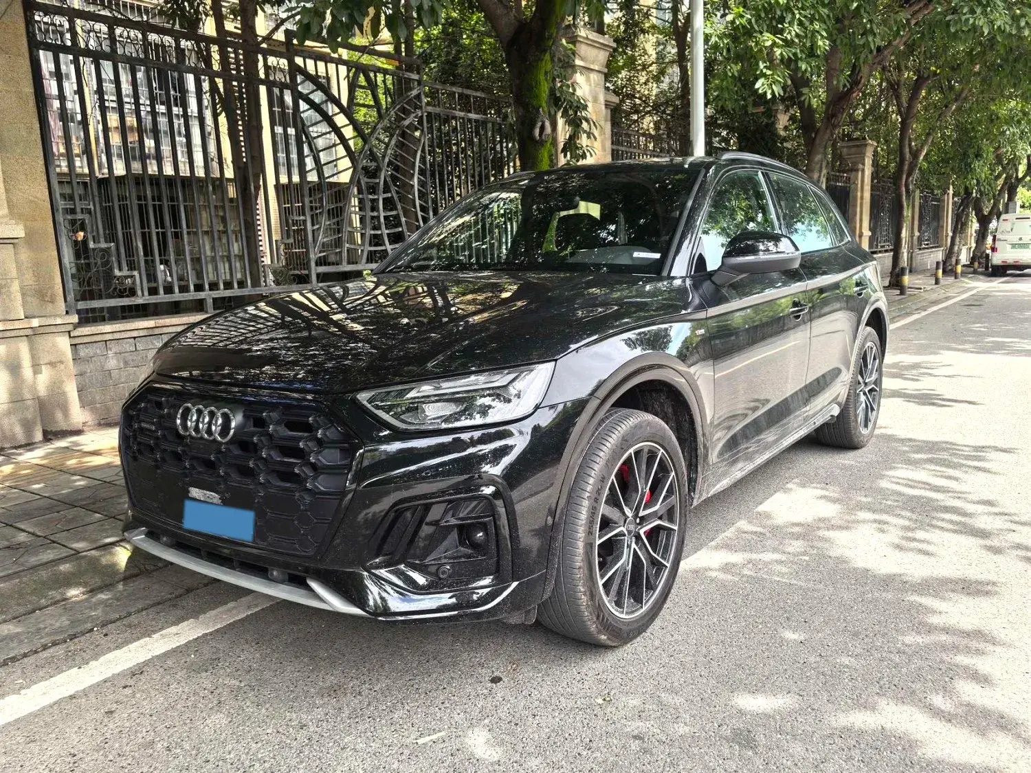 2025 AUDI Q5L view 1