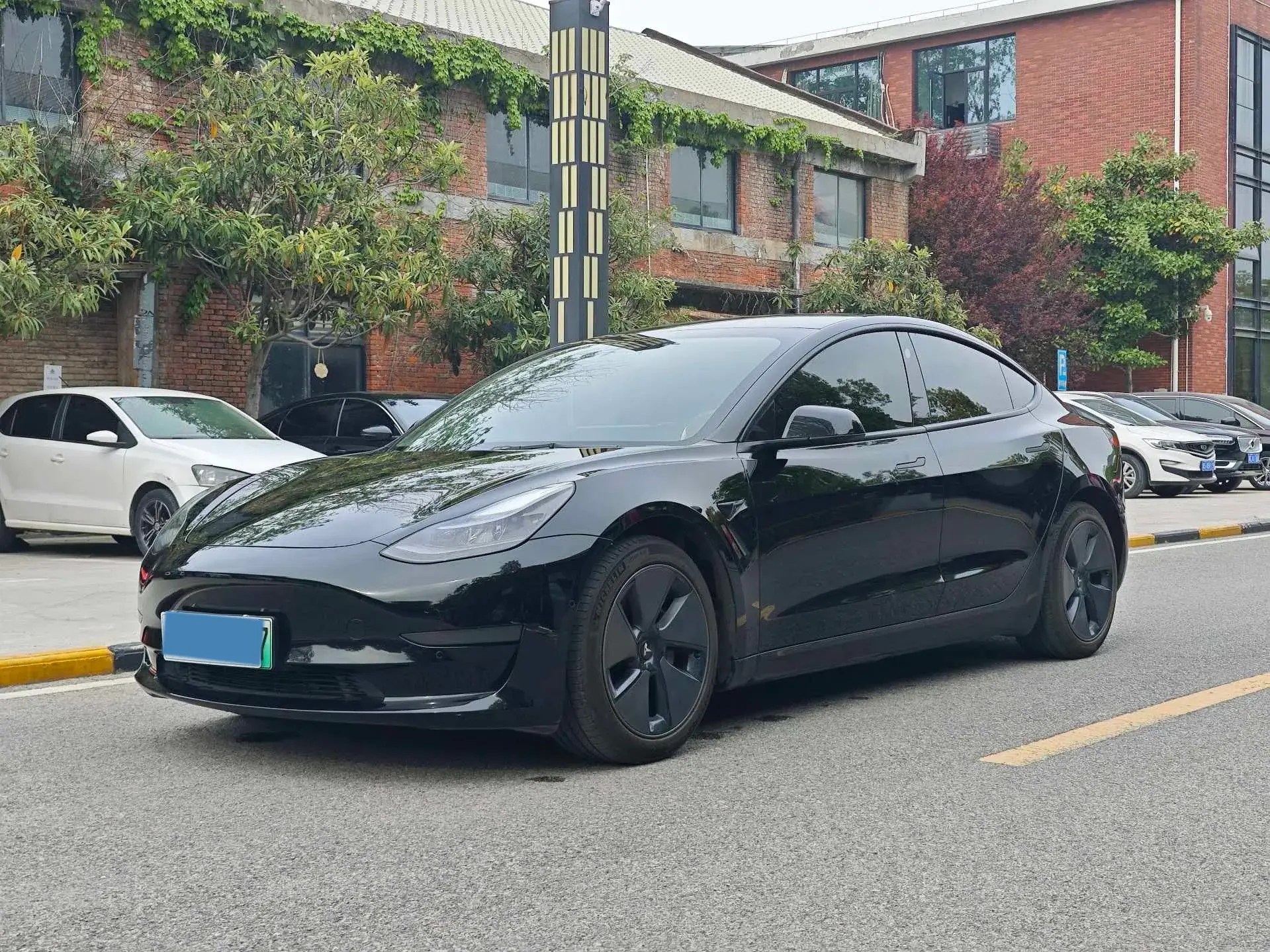 2022 TESLA MODEL view 1
