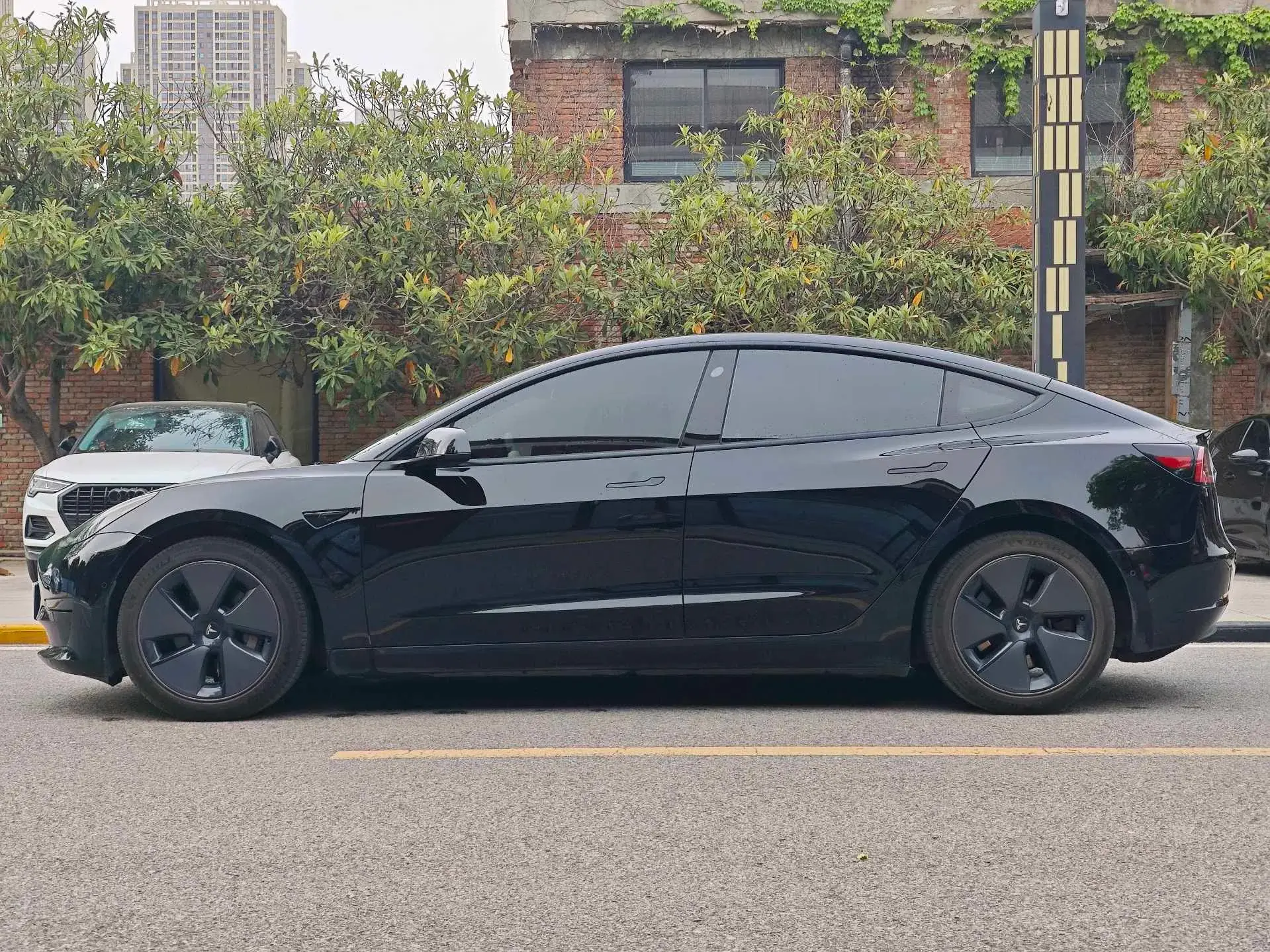 2022 TESLA MODEL thumbnail 3