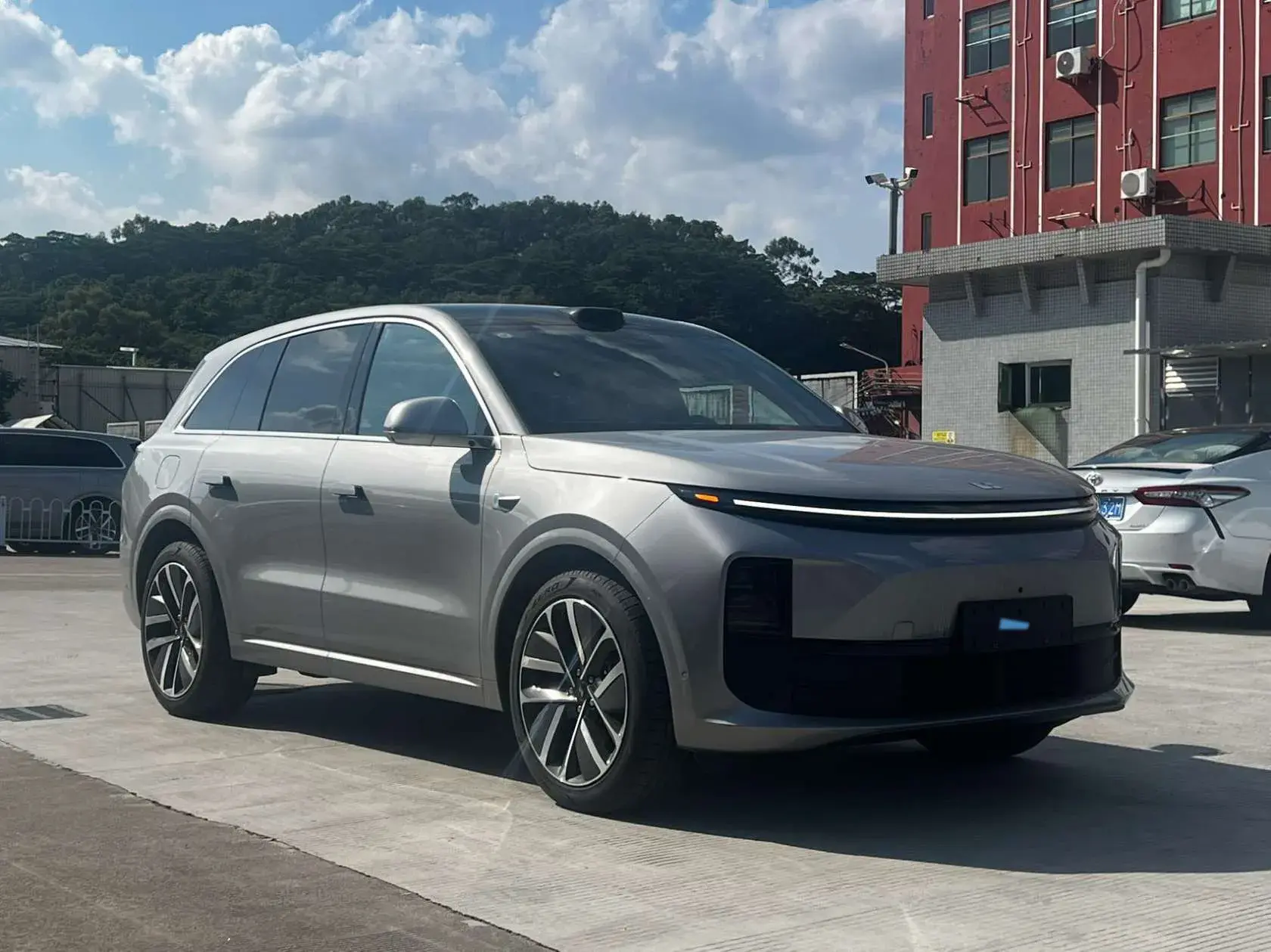 2024 LI L6 thumbnail 3