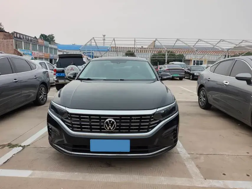 2023 VOLKSWAGEN PASSAT thumbnail 2