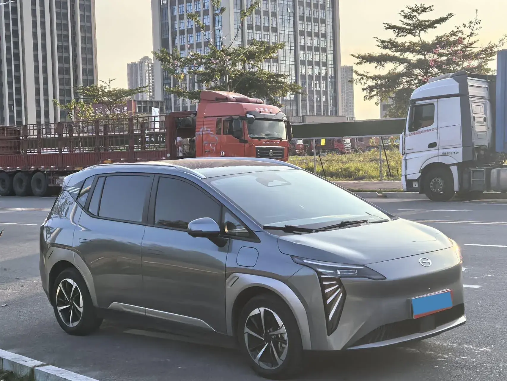 2023 AION Y thumbnail 3