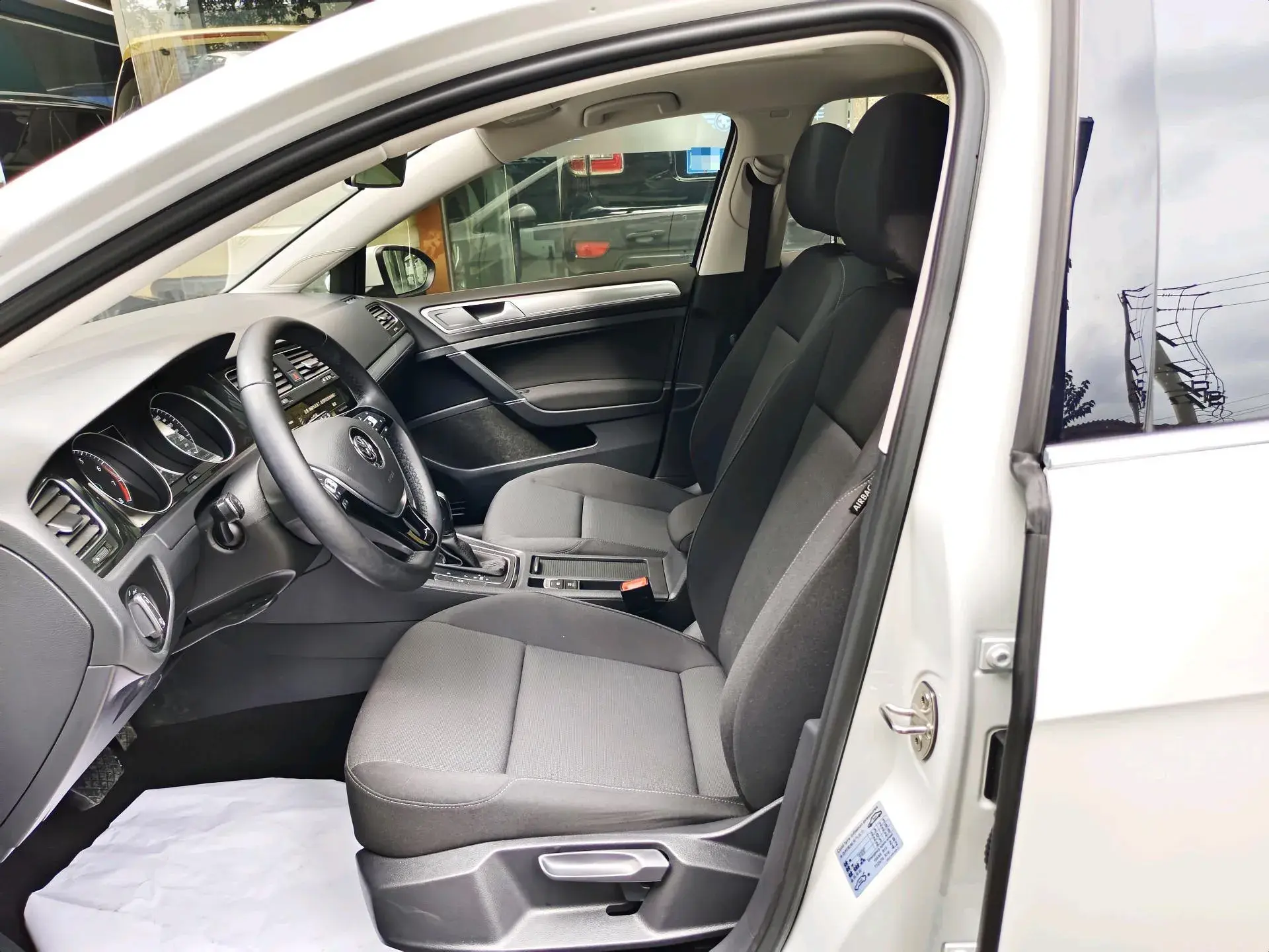 2020 VOLKSWAGEN GOLF thumbnail 2