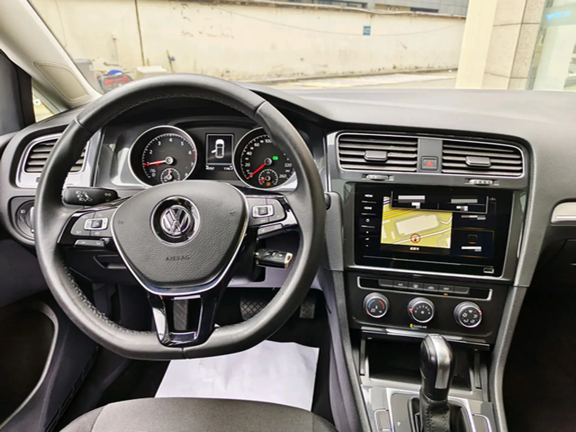 2020 VOLKSWAGEN GOLF thumbnail 4