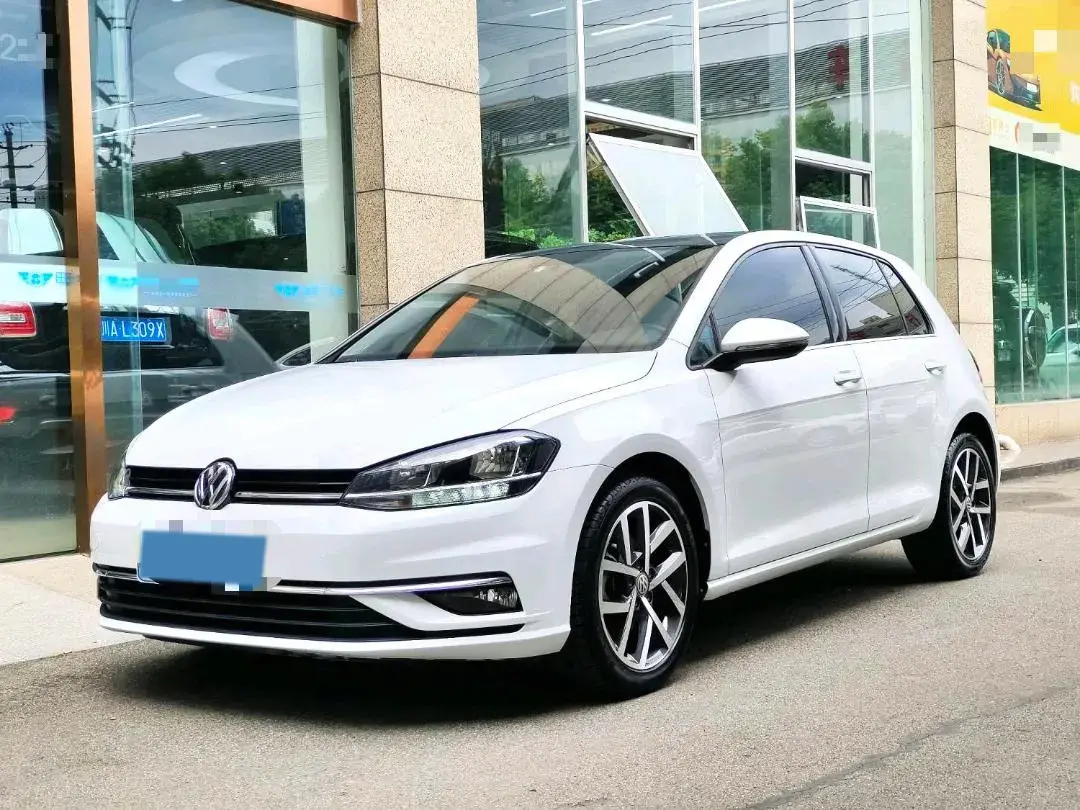 2020 VOLKSWAGEN GOLF view 1