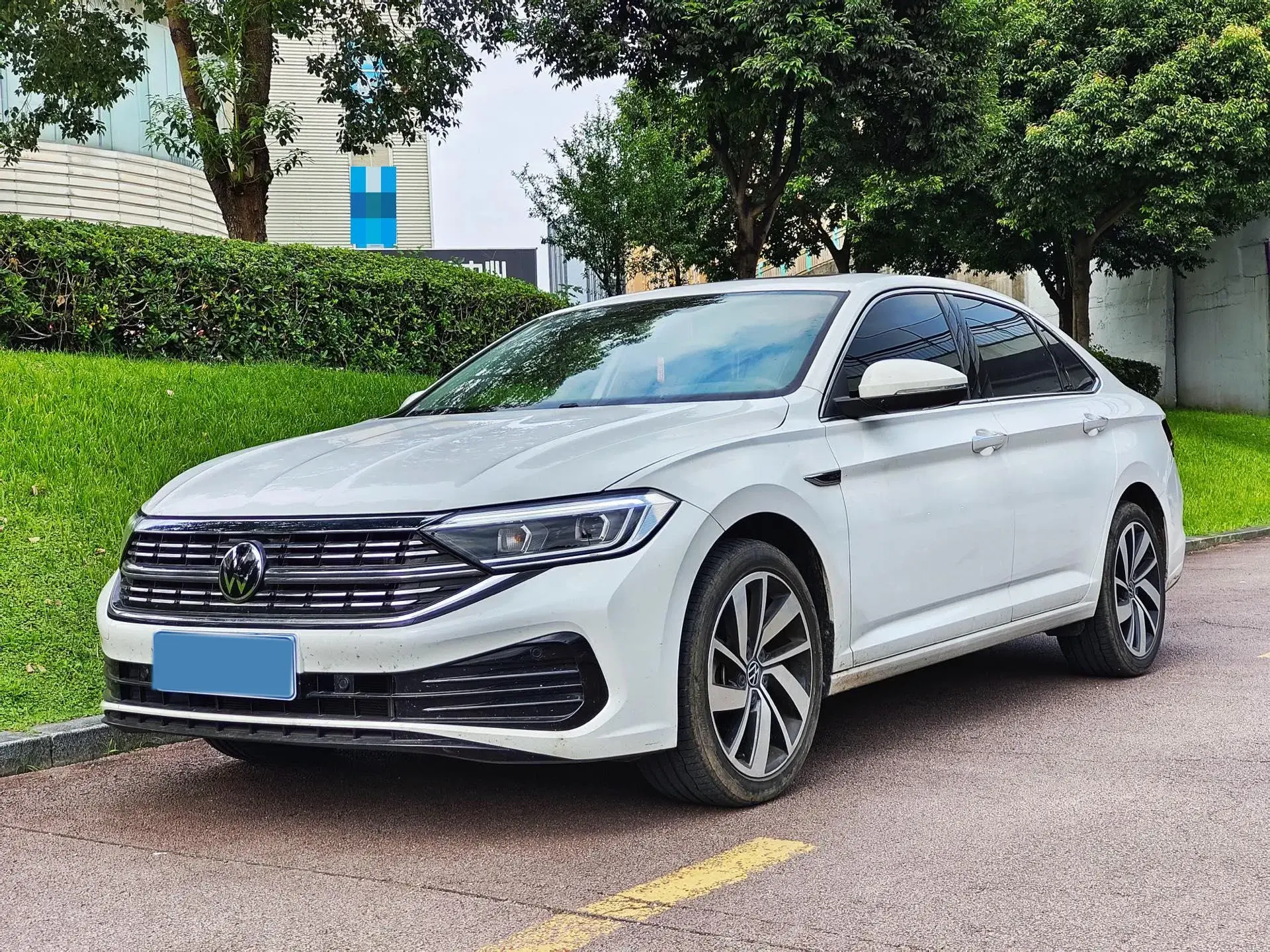 2023 VOLKSWAGEN SAGITAR view 1