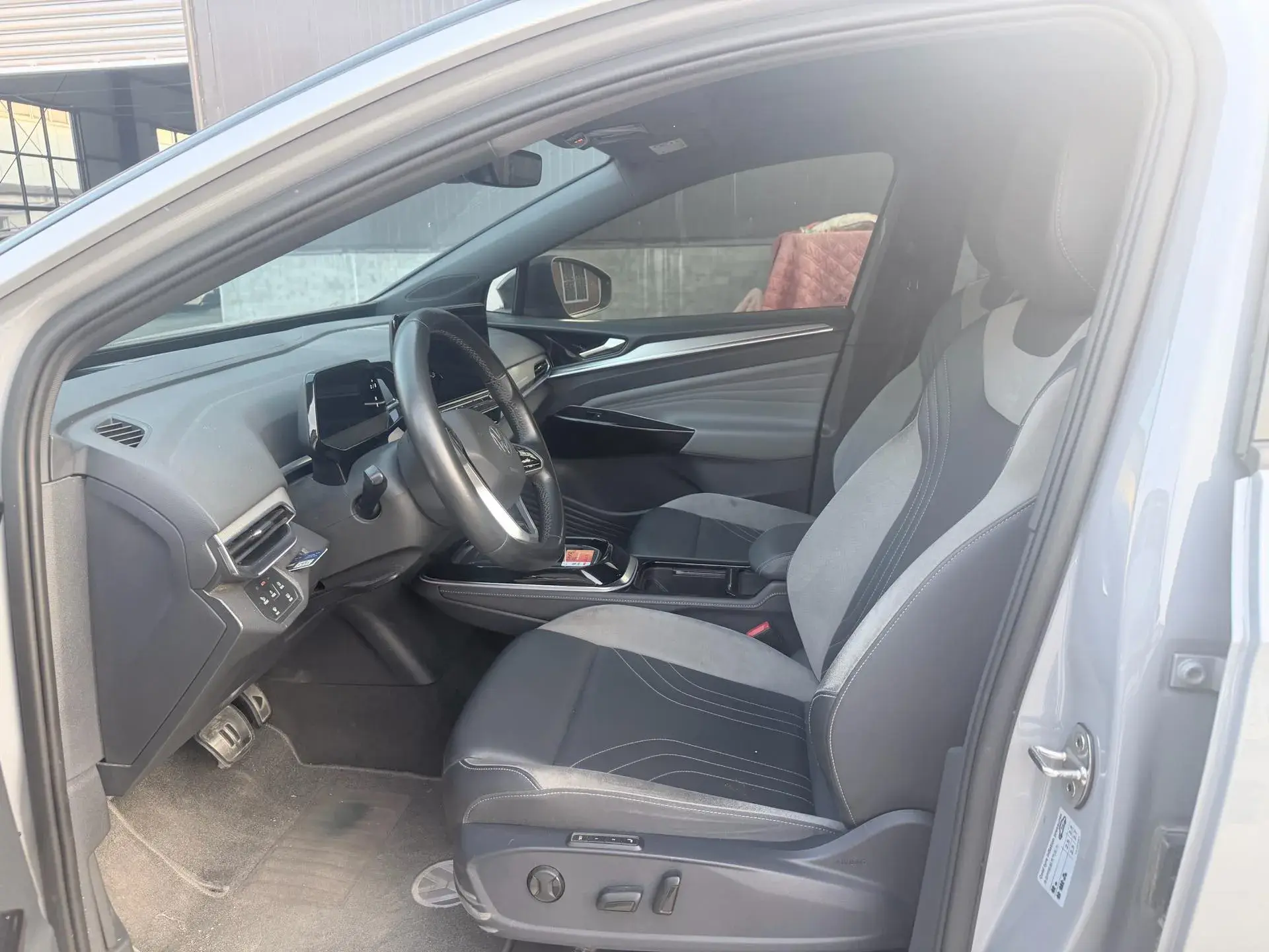 2021 VOLKSWAGEN ID.4 thumbnail 4