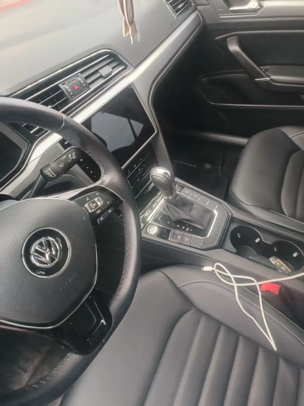 2021 VOLKSWAGEN LAMANDO thumbnail 3