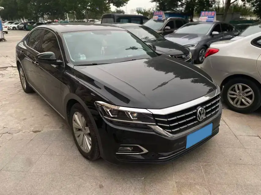 2019 VOLKSWAGEN PASSAT thumbnail 3