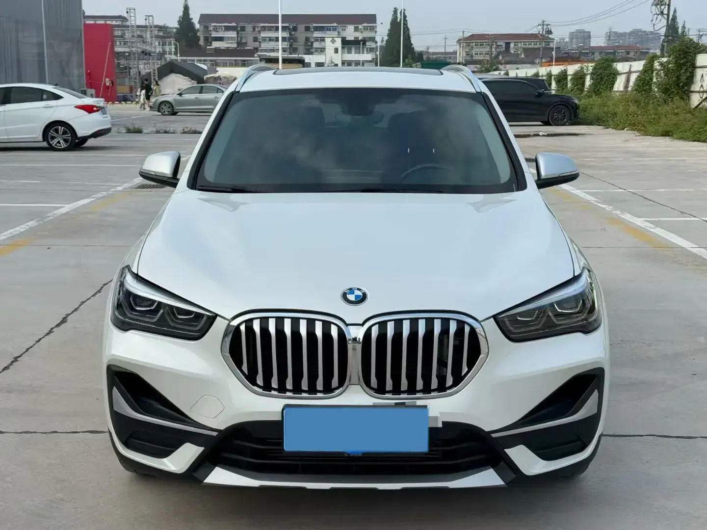 2022 BMW X1 thumbnail 3