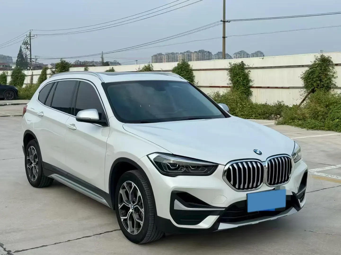 2022 BMW X1 thumbnail 2