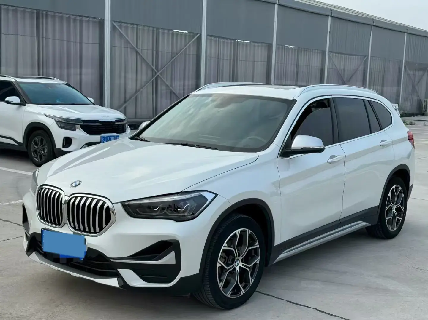 2022 BMW X1 view 1