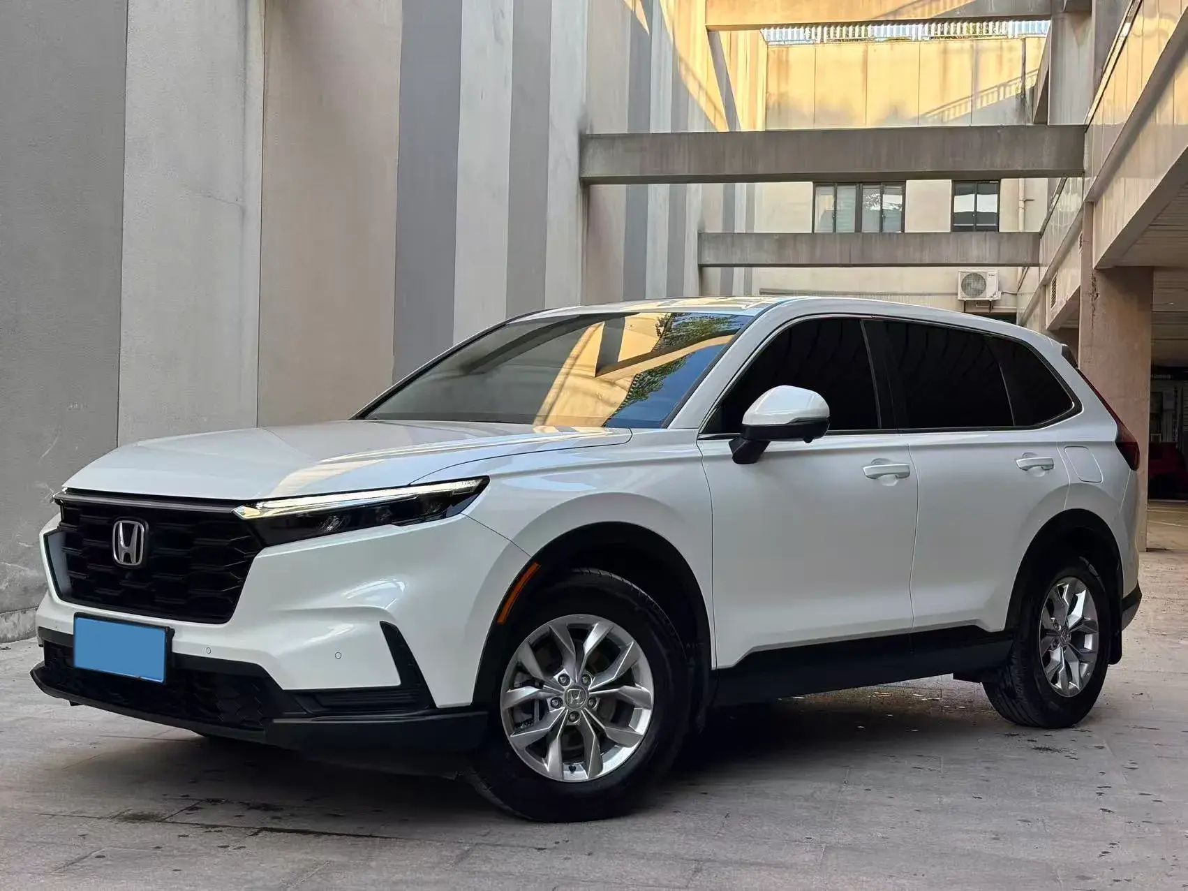 2023 HONDA CR-V view 1