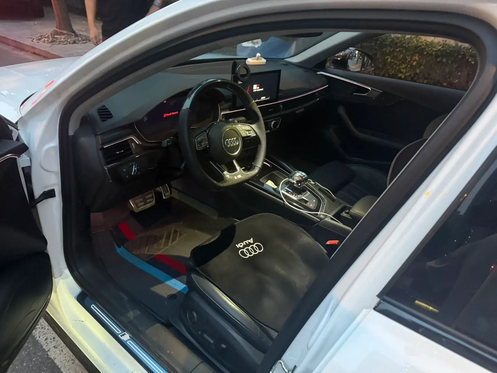 2022 AUDI A4L thumbnail 2