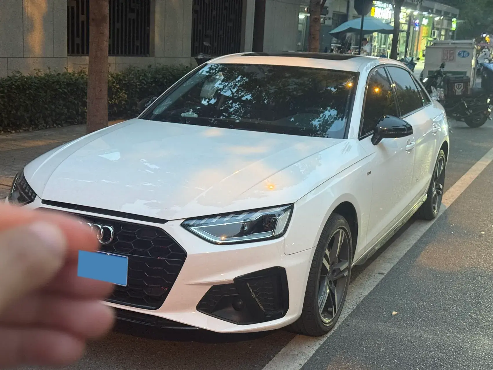 2022 AUDI A4L view 1