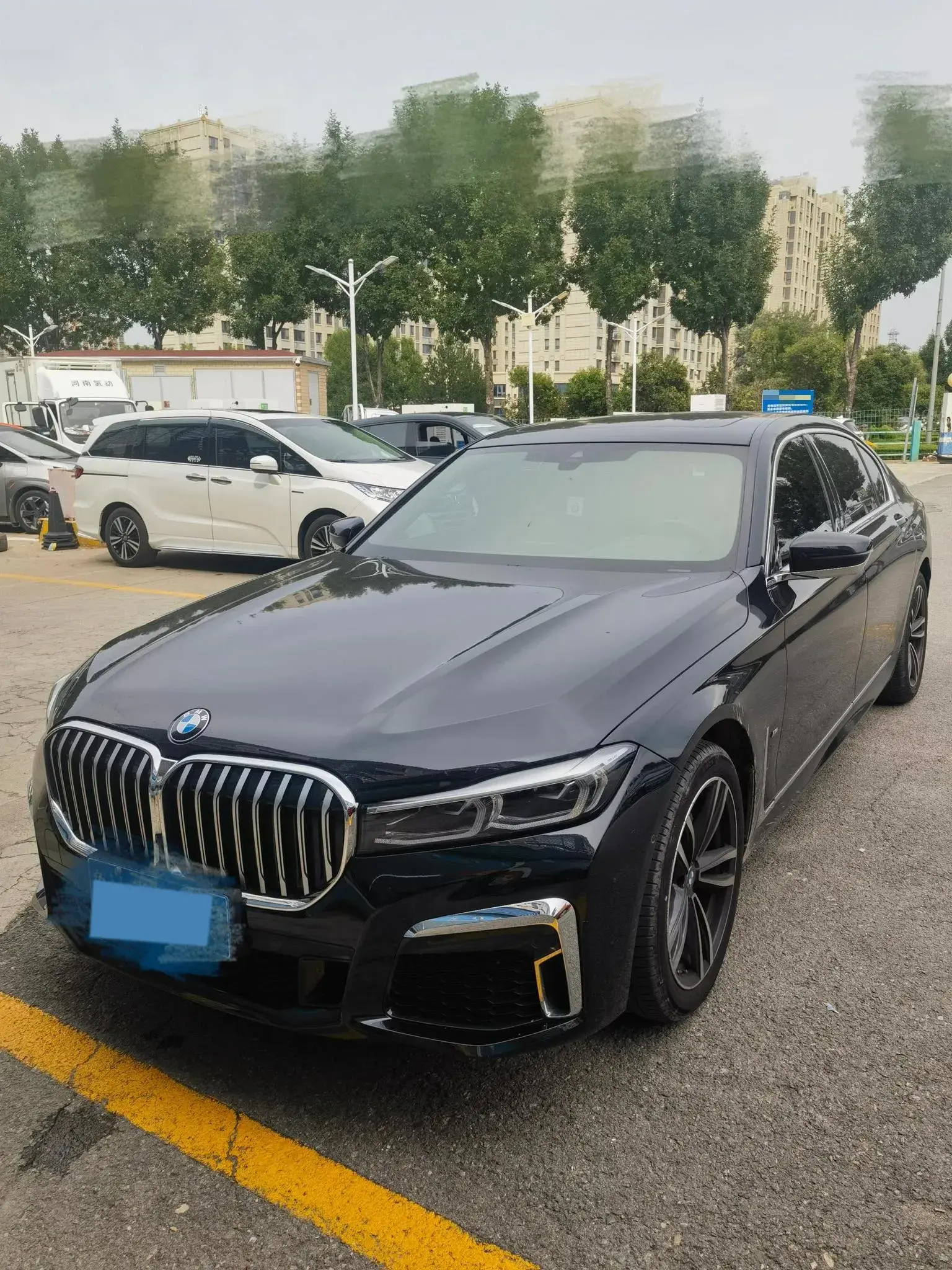2021 BMW 7 view 1