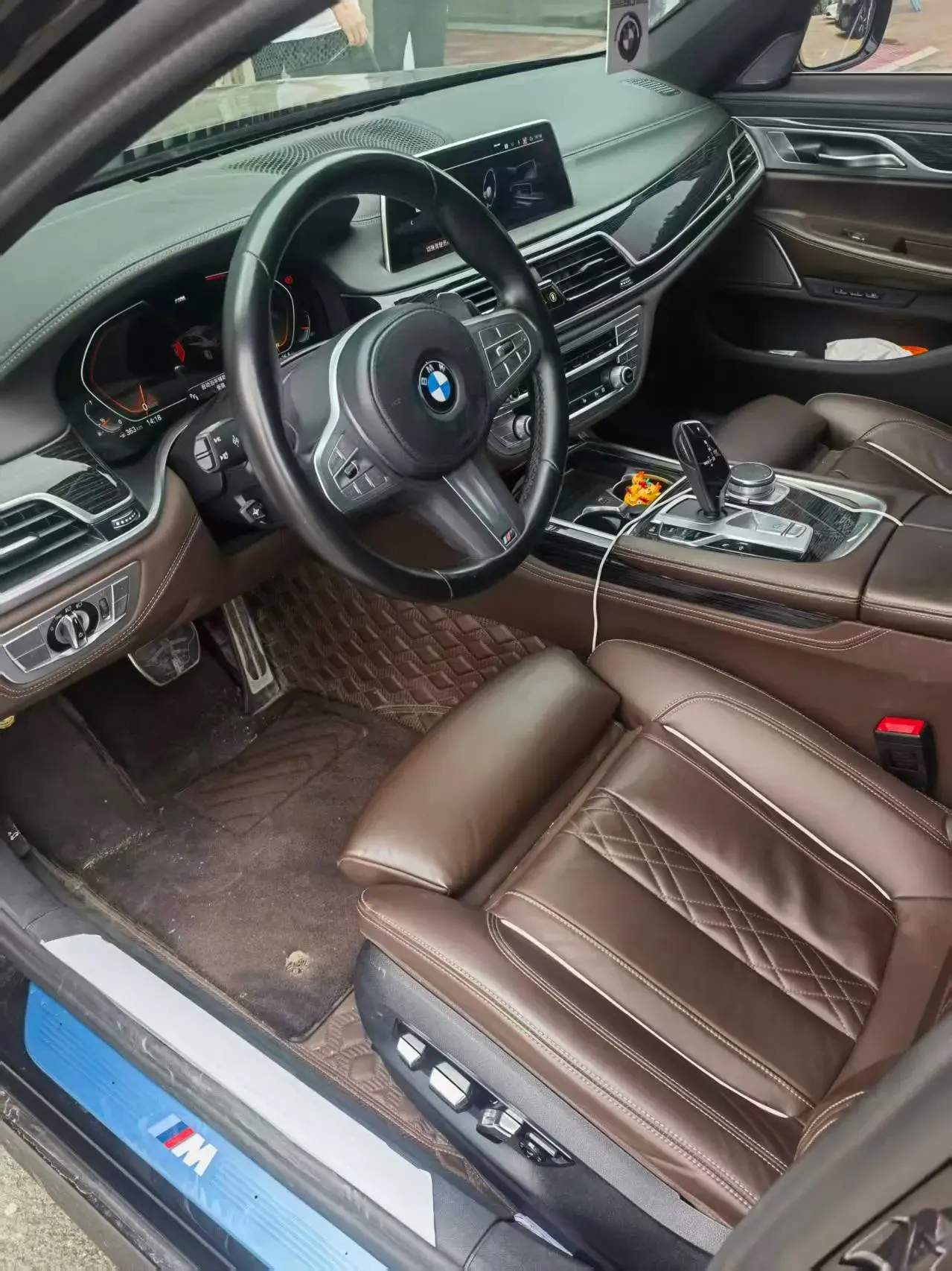 2021 BMW 7 thumbnail 4