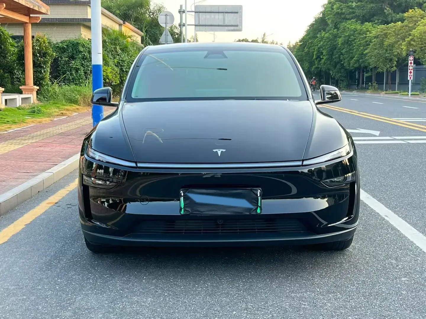 2025 TESLA MODEL thumbnail 2